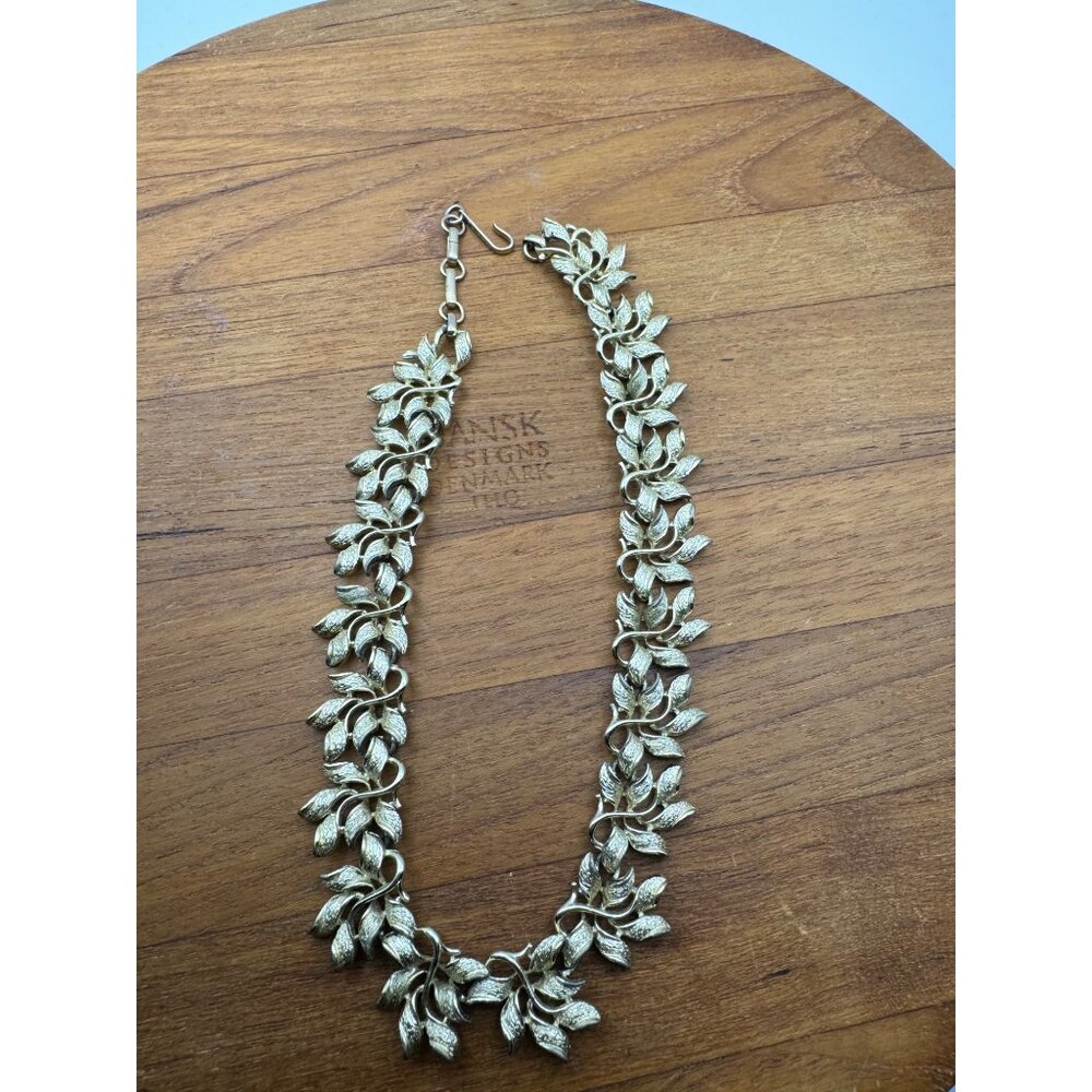Vintage Coro Necklace Gold Tone Choker Leaf Design Statement Necklace - Picture 4 of 6